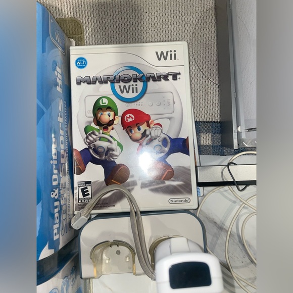Nintendo Wii console white RV-001 w hook ups,2 remotes/charger/4 games/sport kit